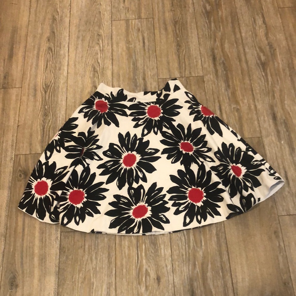 Women’s Amanda and Chelsea  Size 6 Floral Black and Red Women's Pleated Skirt